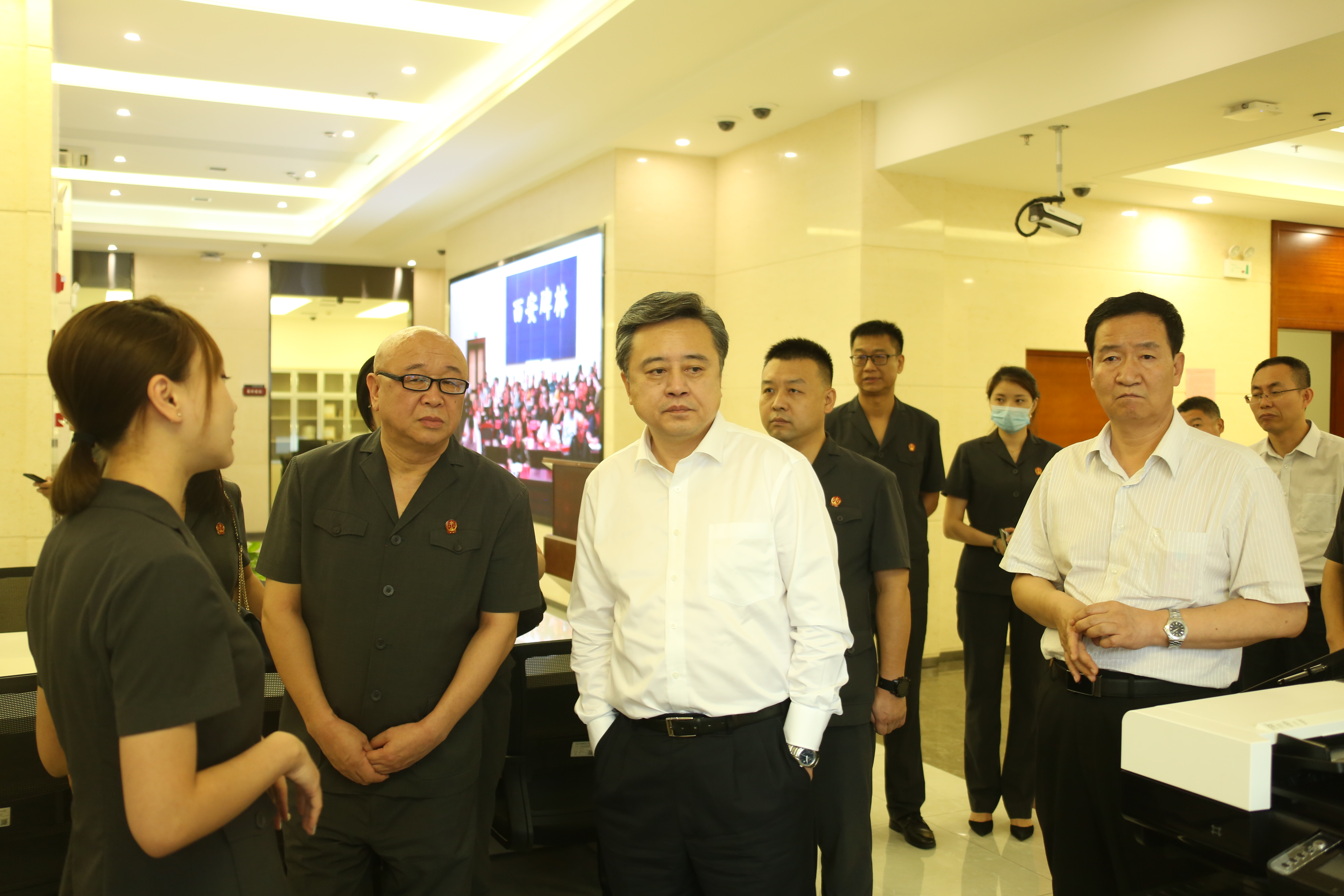 最高法院立案庭庭长钱晓晨到碑林法院调研